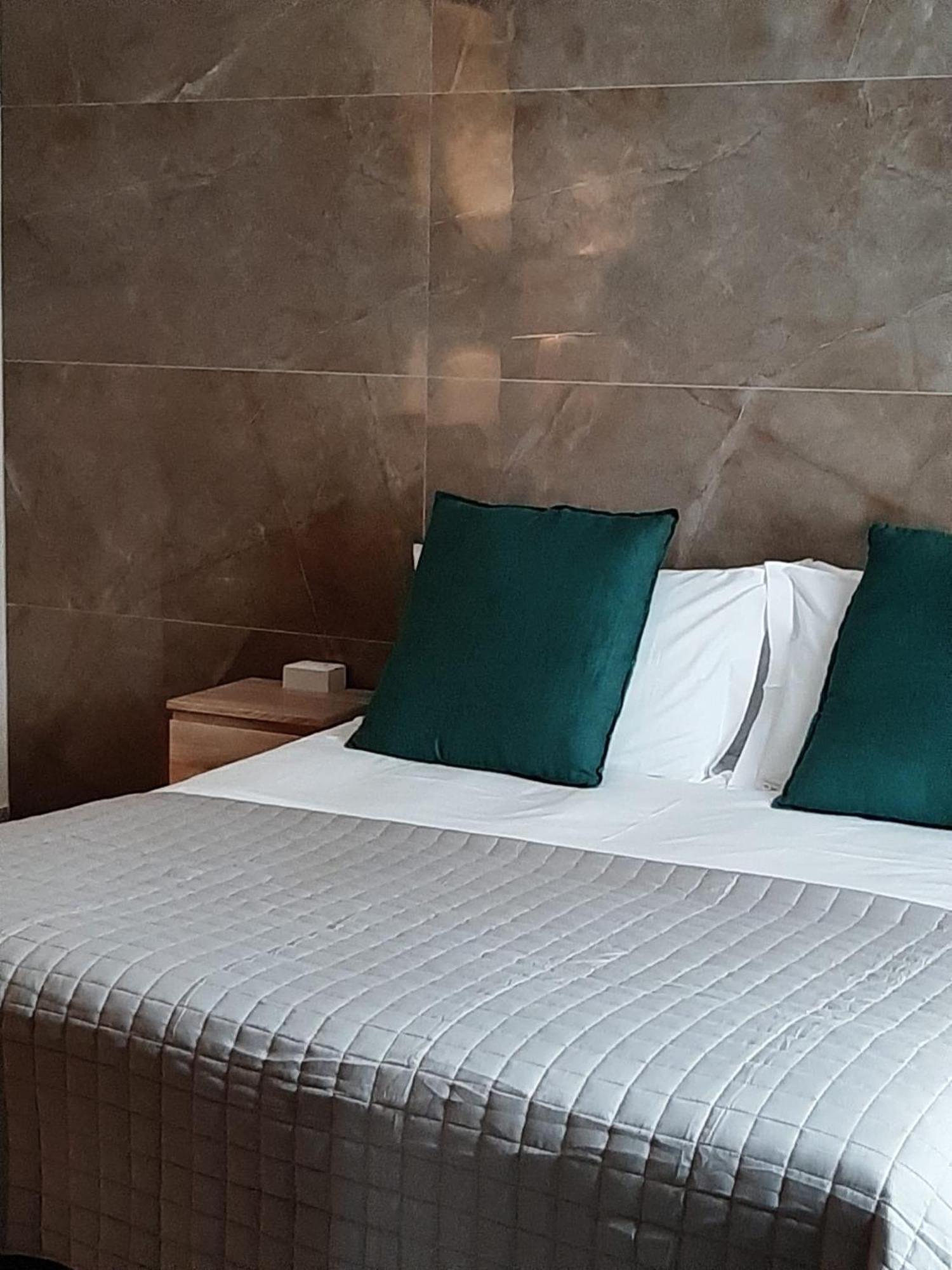 Baaria House Hotel 바르셀로나-포쪼 디 고토 외부 사진