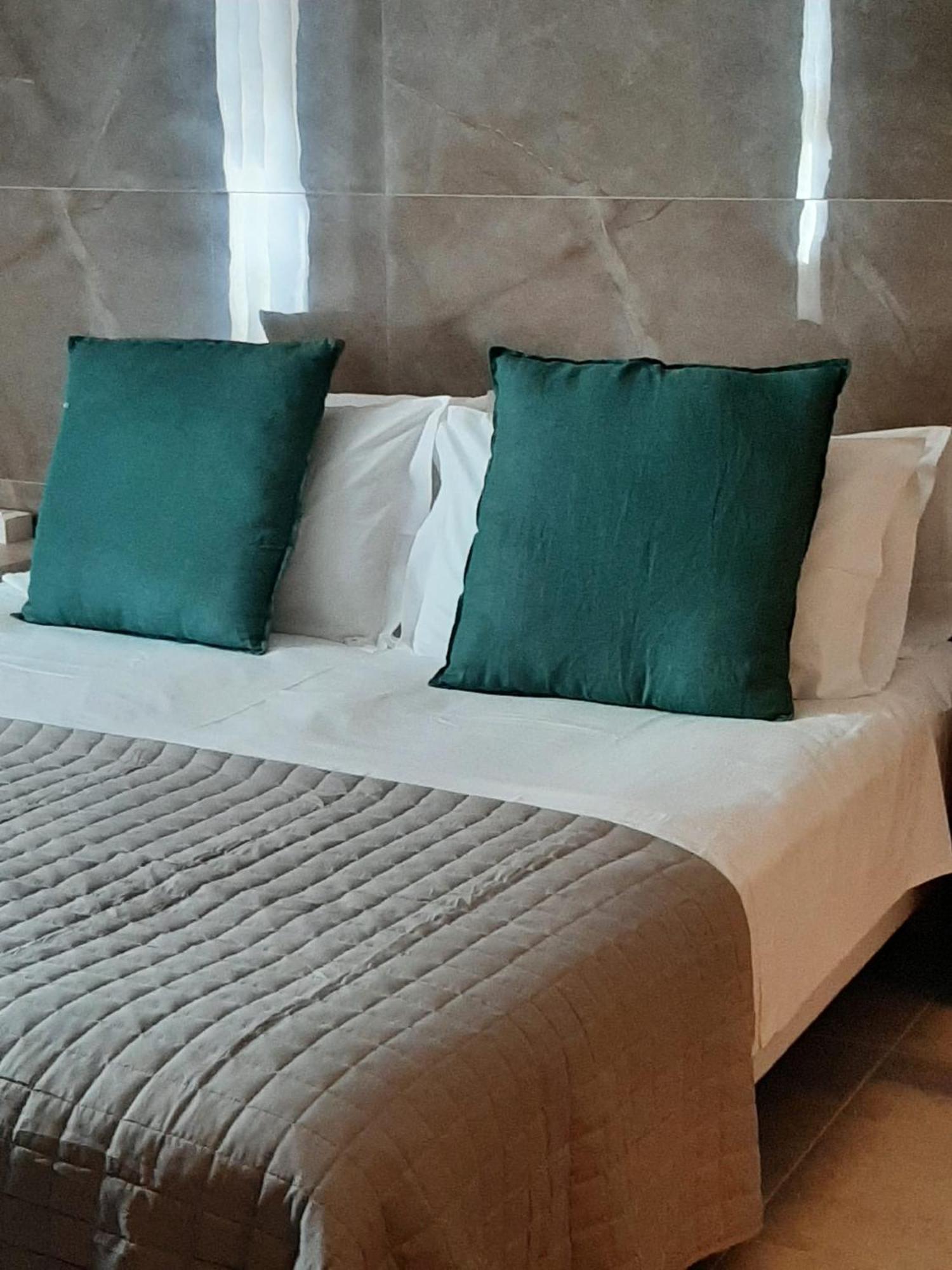 Baaria House Hotel 바르셀로나-포쪼 디 고토 외부 사진